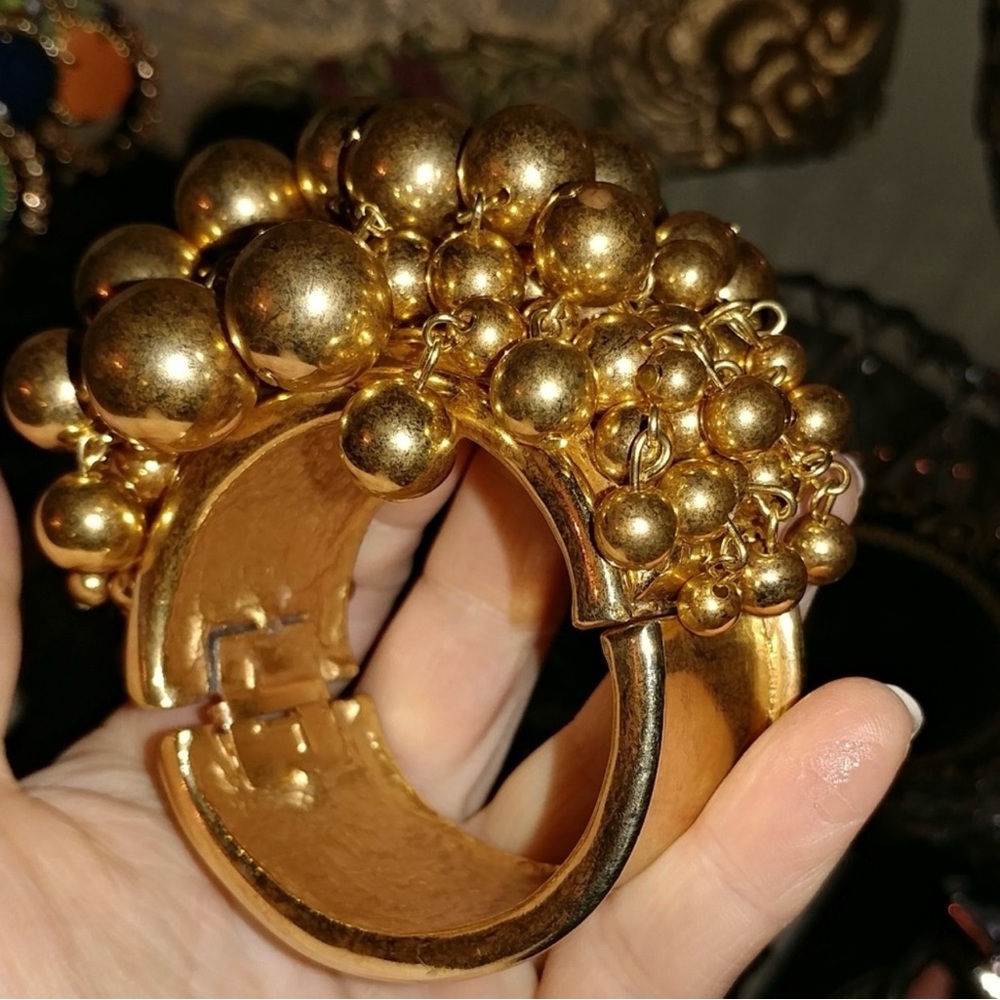 Oscar de La Renta, runway Elegant Gold Beaded Bracelet.